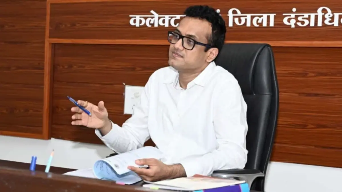 रतलाम कलेक्टर के नाम से फर्जी WhatsApp नंबर